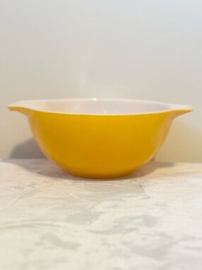 Pyrex 442 1 1/2 QT Cinderella Bowl Friendship Orange